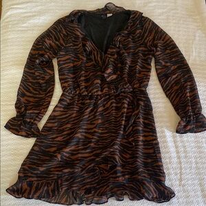 Fun flirty animal print dress faux wrap size8 EUC size 8 DIVIDED H&M